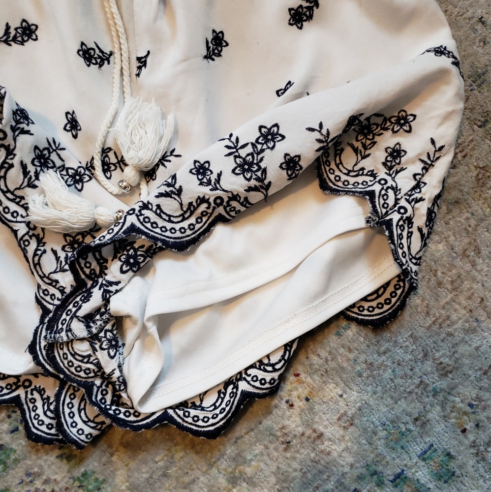 Embroidered Shorts - Picture 5 of 6